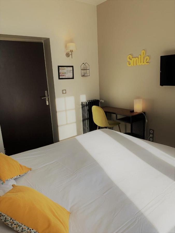 Hotel De Bretagne Dol Centre Ville - Hotel Et Restaurant ドル・デ・ブルターニュ エクステリア 写真