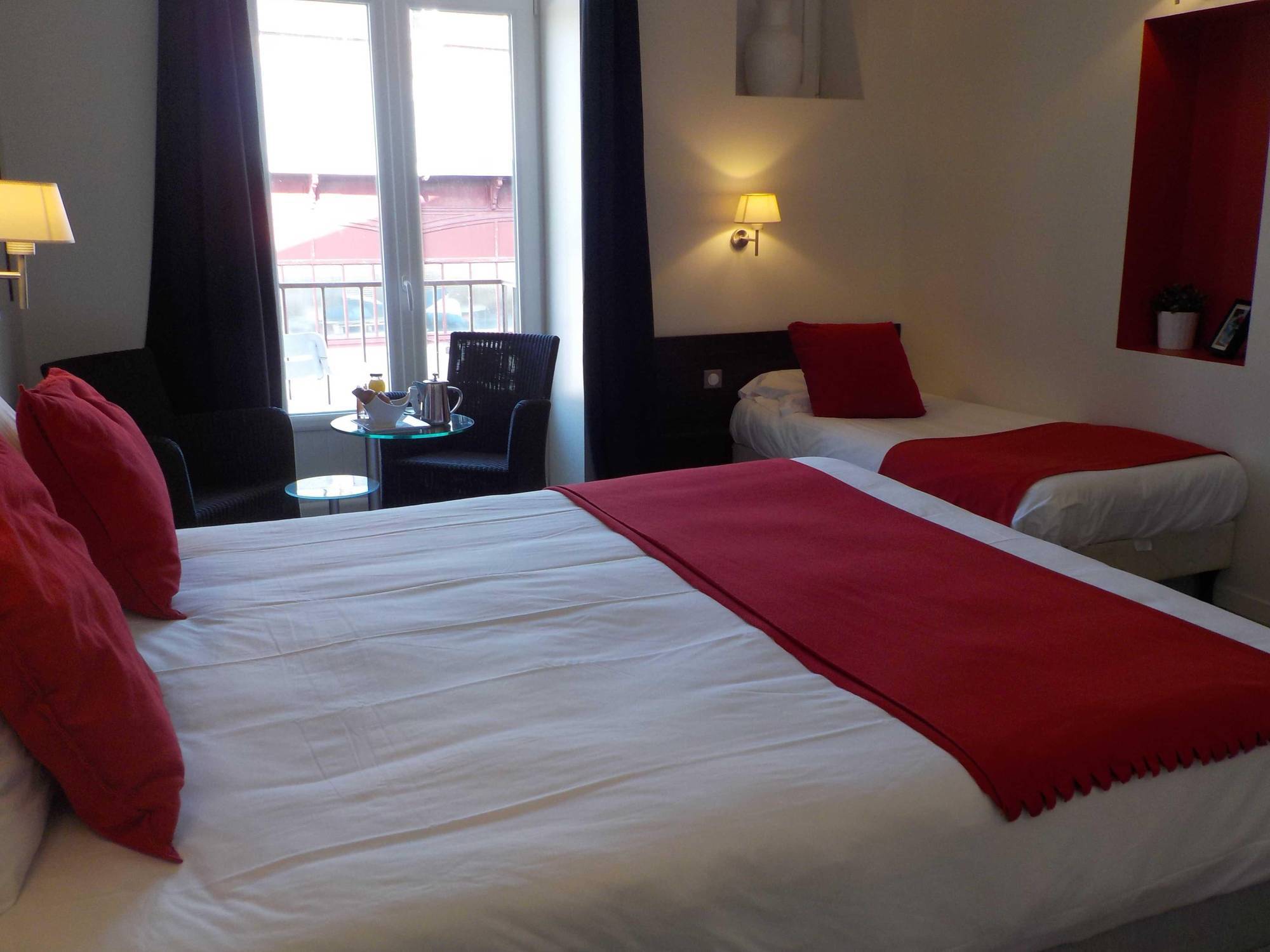 Hotel De Bretagne Dol Centre Ville - Hotel Et Restaurant ドル・デ・ブルターニュ エクステリア 写真