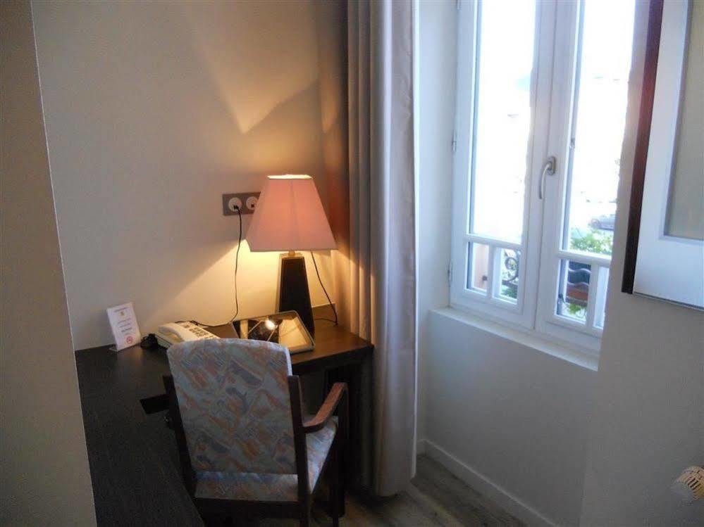 Hotel De Bretagne Dol Centre Ville - Hotel Et Restaurant ドル・デ・ブルターニュ エクステリア 写真