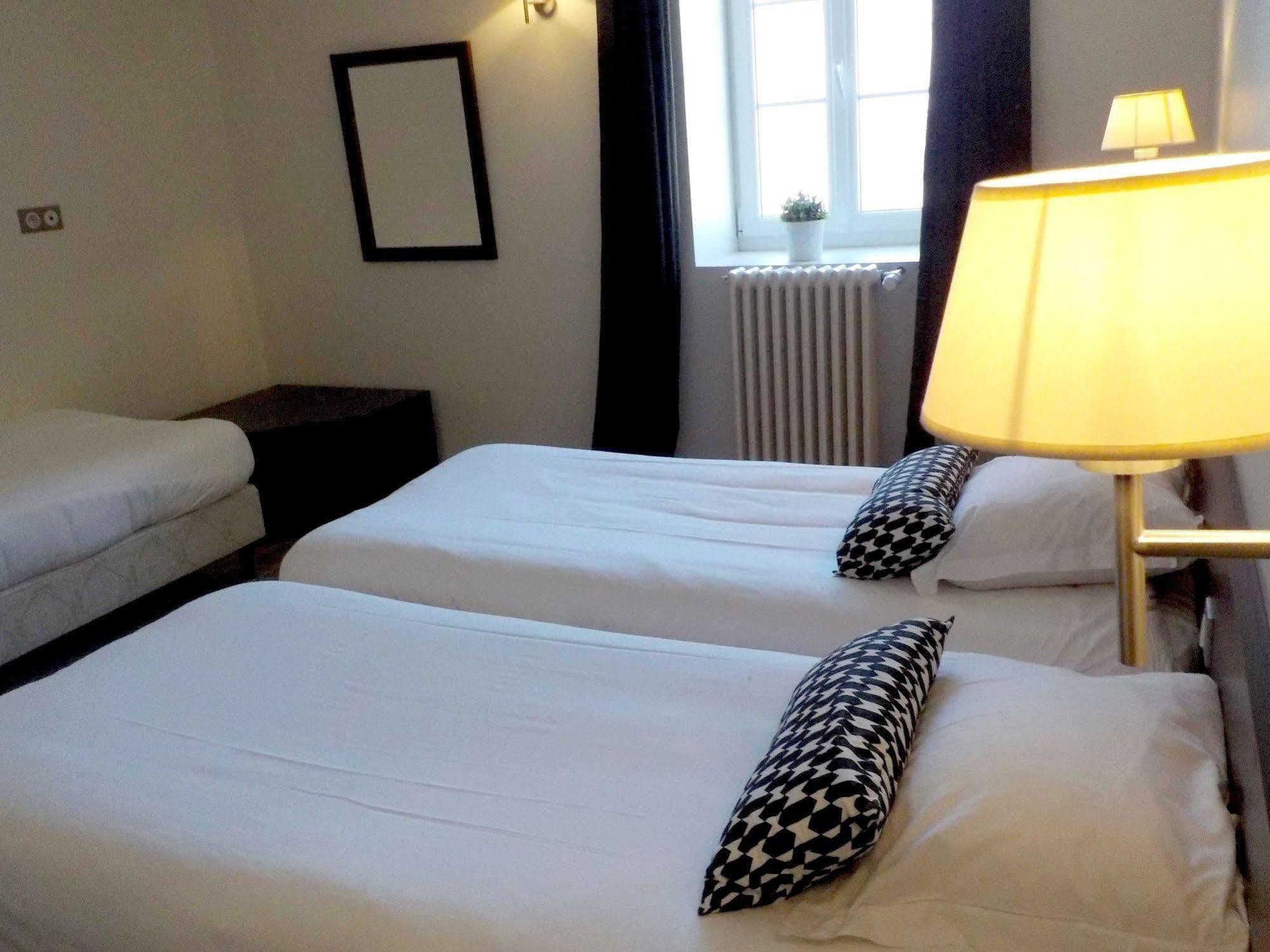 Hotel De Bretagne Dol Centre Ville - Hotel Et Restaurant ドル・デ・ブルターニュ エクステリア 写真