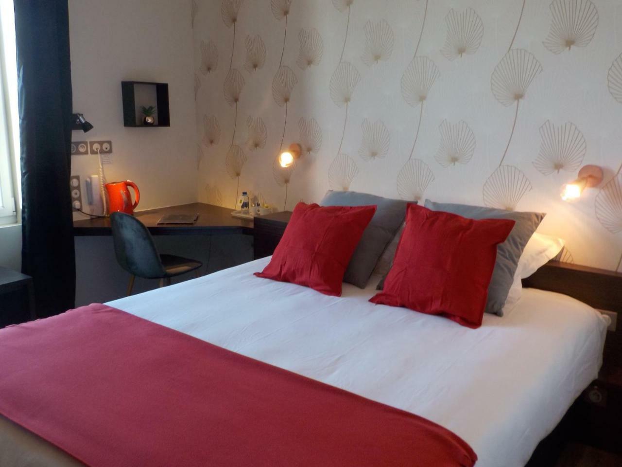 Hotel De Bretagne Dol Centre Ville - Hotel Et Restaurant ドル・デ・ブルターニュ エクステリア 写真
