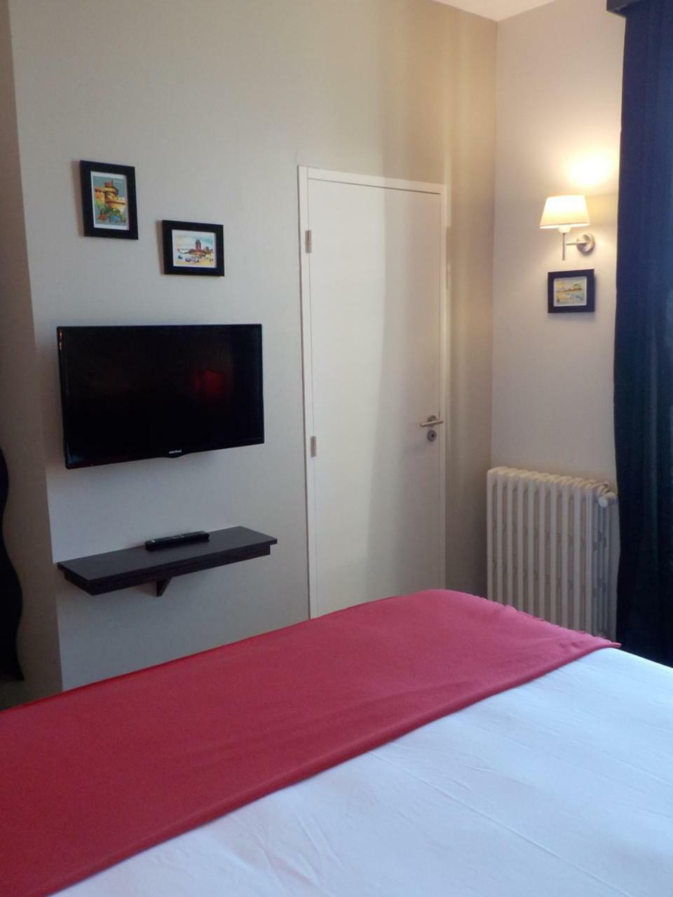 Hotel De Bretagne Dol Centre Ville - Hotel Et Restaurant ドル・デ・ブルターニュ エクステリア 写真