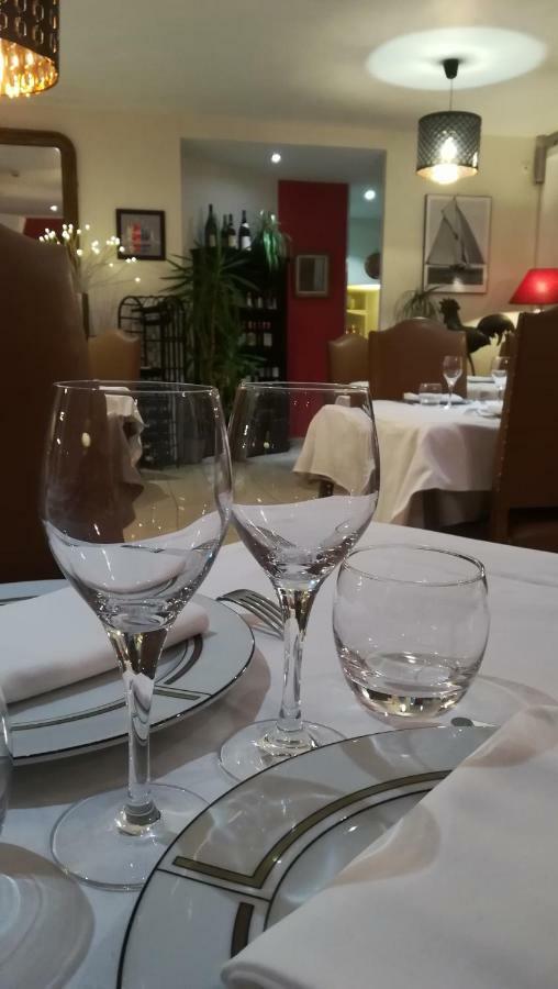 Hotel De Bretagne Dol Centre Ville - Hotel Et Restaurant ドル・デ・ブルターニュ エクステリア 写真
